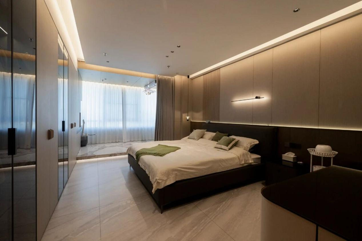 高端衣柜别乱订！认准主流水漆定制放心品牌百得胜